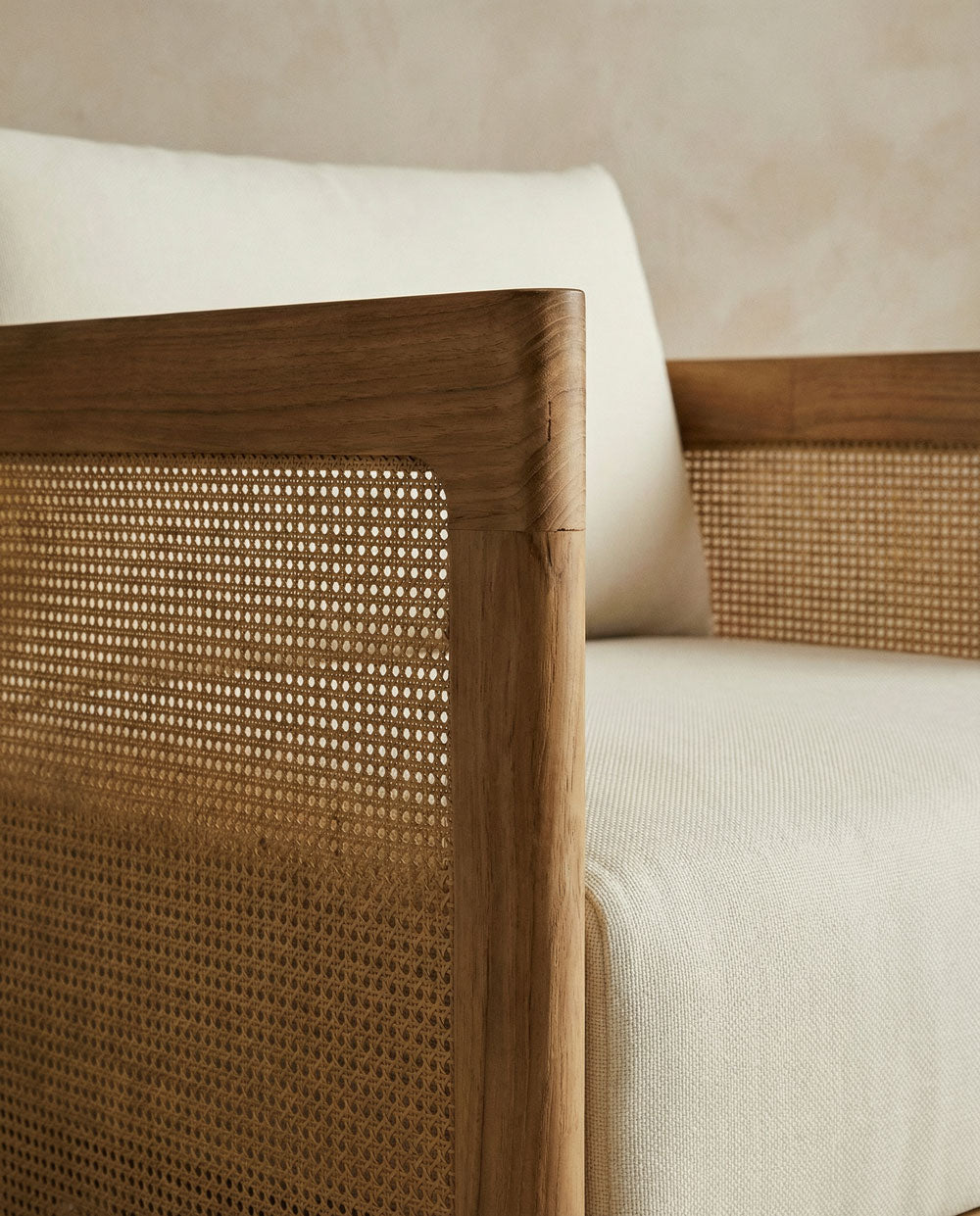 Elyanna Lounge Chair